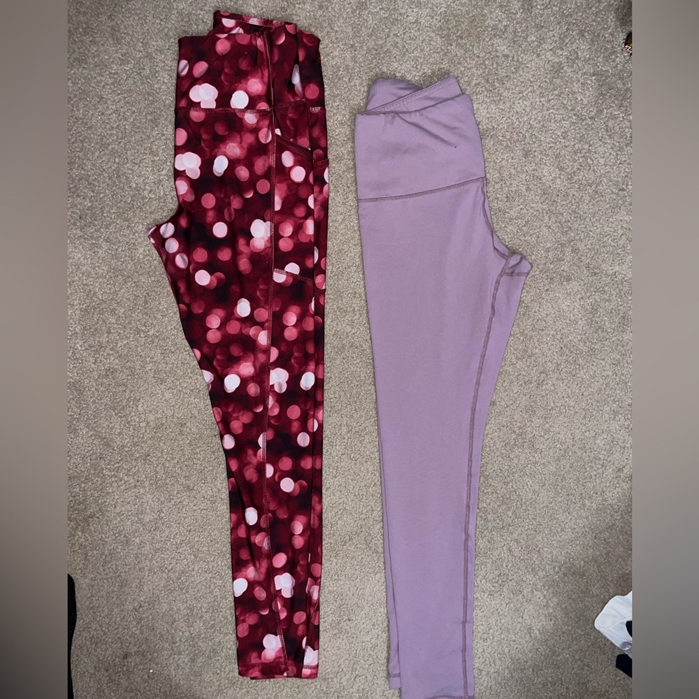 2pairs of athletic leggings